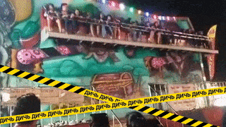 Испуганные очевидцы сняли, как из карусели на полном ходу стали выпадать люди