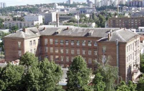 Русские школы цепляются за жизнь