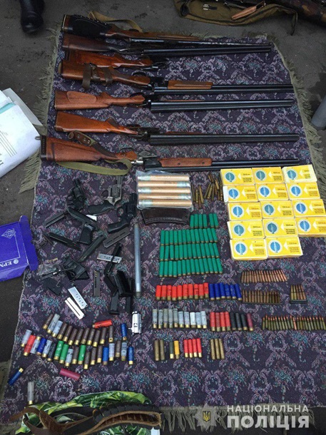 Во Львове мужчина обстрелял магазин, где работает его жена | Неизвестные бросили гранату во двор частного дома под Днепром