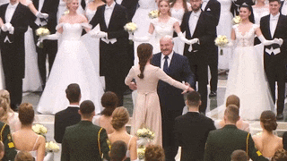 Лукашенко станцевал на балу с молодой брюнеткой — видео