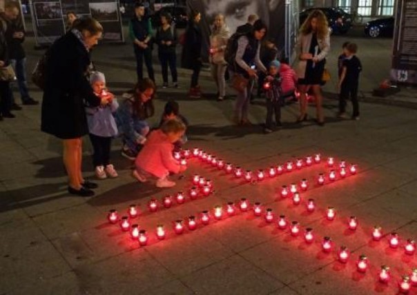 Немецкие СМИ: на митинг в честь голодомора в Берлине пришло 10 человек