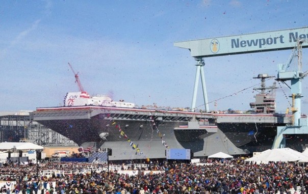 В США спущен на воду авианосец Джон Кеннеди