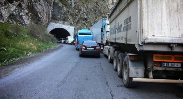 В Грузии ратифицировали документ о строительстве дороги к границе с Россией | От отмены прямых рейсов из России в Грузию выиграли Армения и Азербайджан