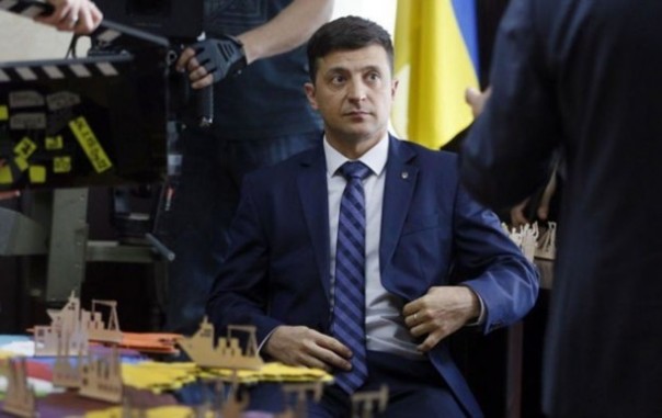 В России сняли с эфира сериал "Слуга народа"