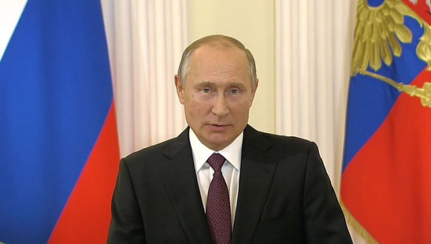 Путин: жизнь требует нового осмысления Конституции