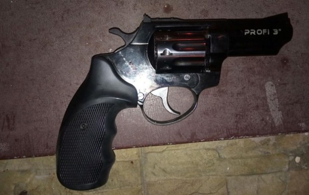 Во Львове мужчина обстрелял магазин, где работает его жена | Неизвестные бросили гранату во двор частного дома под Днепром