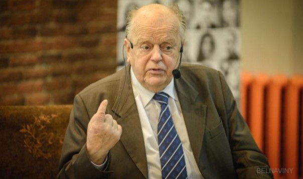 Шушкевич предложил лишить русский язык в Белоруссии государственного статуса