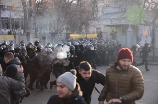 Билецкий угрозами добился освобождения задержанных под Радой националистов