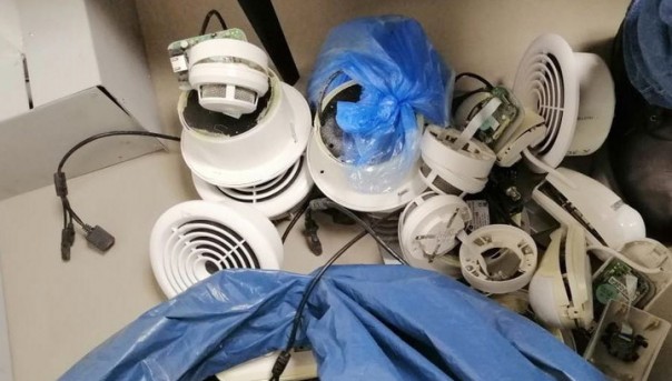 В раздевалках спортклуба Порошенко нашли видеокамеры