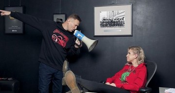 Навальный пытается уничтожить Соболь