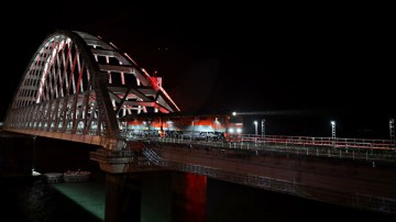 Из Керчи в Анапу по Крымскому мосту проехал первый рельсовый автобус