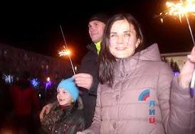 Луганчане в новогоднюю ночь просили у Деда Мороза мира