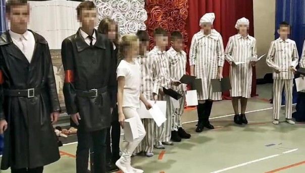 Травля газом и колючая проволока: школьники потанцевали "в стиле Освенцима"
