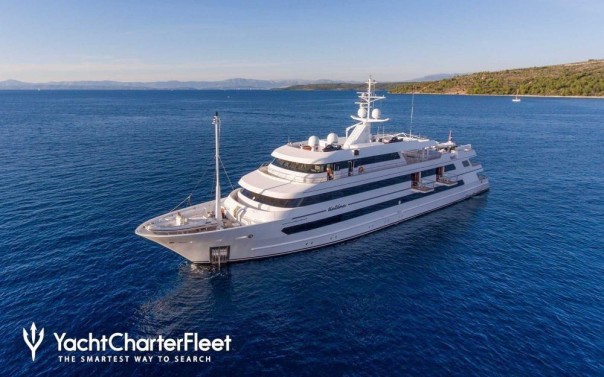 «Не в закарпатской деревне». Портнов показал яхту, на которой гуляет на украденные деньги Петр Порошенко