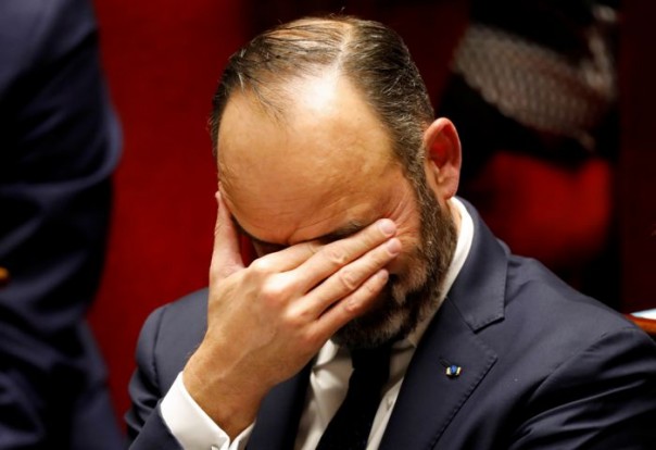 Власти Франции решили временно отказаться от повышения пенсионного возраста до 64 лет