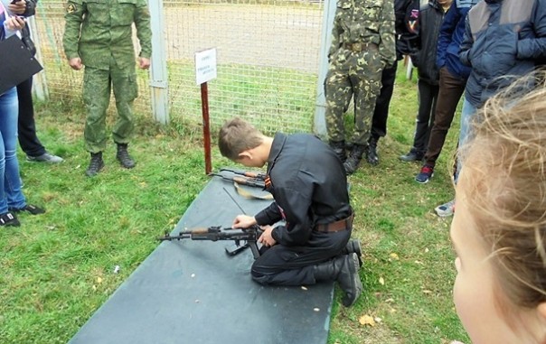 Кабмин Украины одобрил тюремный срок за вовлечение детей в вооруженные структуры