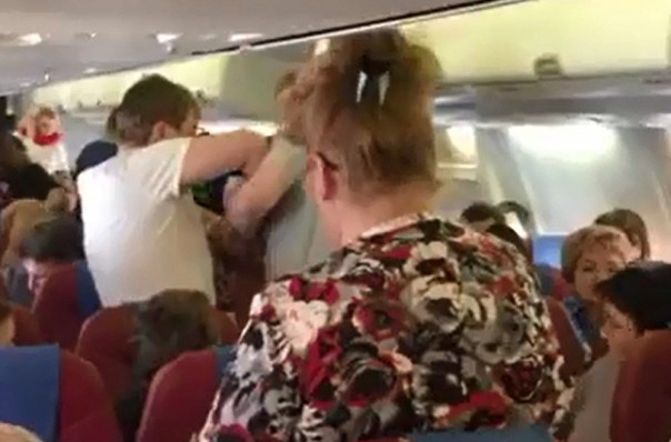 Веселый капитан самолета: "Утихомирьте ее, или садимся в Иране"