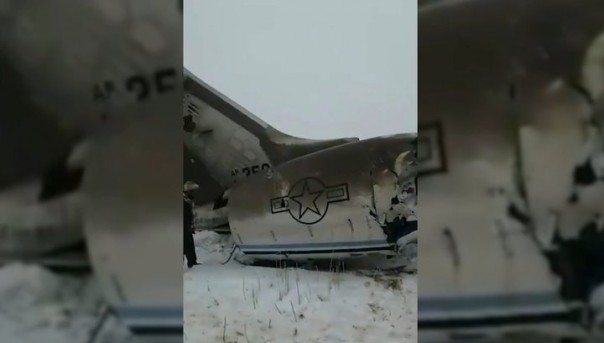 Обломки самолета ВВС США, разбившегося в Афганистане, сняли на видео