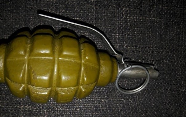 В метро Харькова задержали мужчину с гранатой | На детской площадке в Киеве нашли гранату