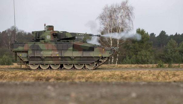 Боевых машин не хватает, тренируются на обычных. СМИ рассказали о проблемах немецкой армии