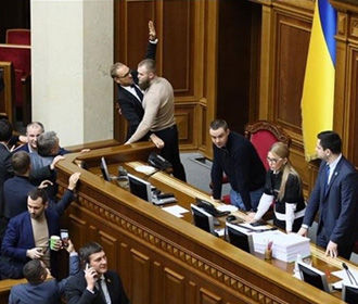 В Раде произошла очередная потасовка, трибуна заблокирована