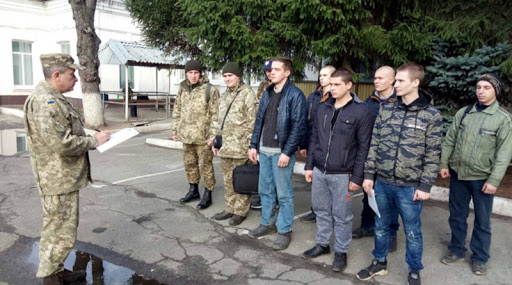 Порошенко отдыхает: военком Харьковщины ввёл повальную Зе-мобилизацию