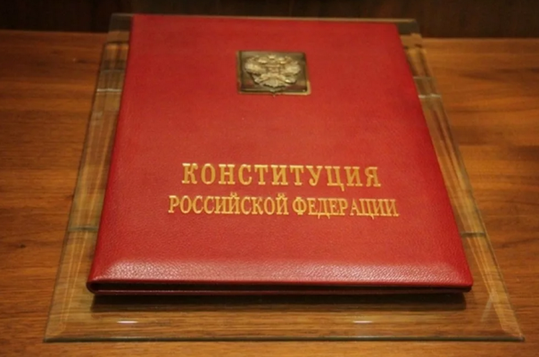Работа над поправками в Конституцию не откладывается в долгий ящик