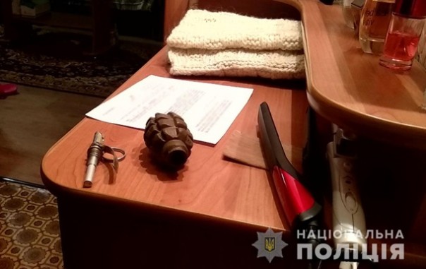В Краматорске мужчина угрожал подорвать гранатой женщину с ребенком