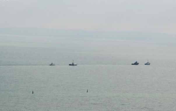 Российские пограничники задержали пытавшееся скрыться судно с украинцами