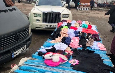 ЗдобулЫ! В Житомире продавец картошки приехала на элитном Rolls-Royce