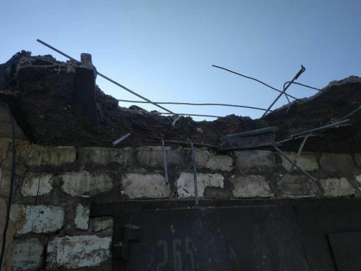 Обстрелом укрофашистов повреждены дом на окраине Донецка и гаражи в Горловке. Ранен мирный житель в результате детонации неразорвавшегося боеприпаса