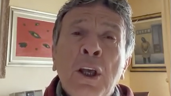 Итальянский певец в благодарность России исполнил песню «Есть только миг»