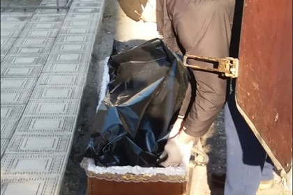 На Украине тело умершего от коронавируса выбросили на улицу в мешке