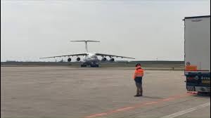 В Вероне приземлился еще один российский борт с 30 аппаратами ИВЛ