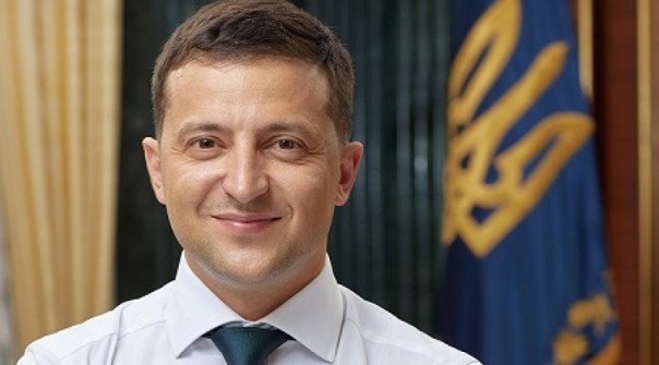 Националисты в панике: «пророссийский малоросс» Зеленский собирается на Парад Победы в Москву