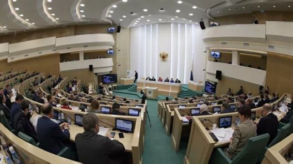 Совет Федерации одобрил поправки в Конституцию