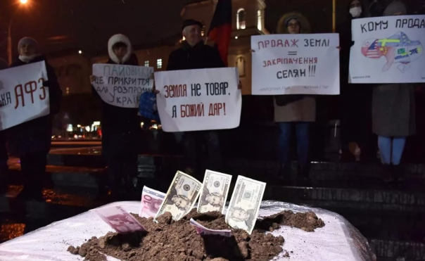 Соросня и «слуги» продолжают окучивать ложью простых украинцев