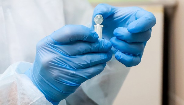 [Опровергнуто] В Москве умерла пожилая женщина, заразившаяся коронавирусом