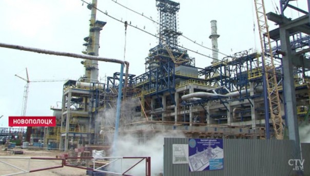 Белоруссия согласилась покупать нефть на условиях "Роснефти"