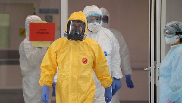 Путин посетил больницу в Коммунарке с зараженными коронавирусом