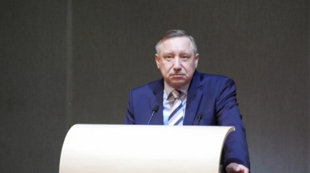 Губернатор Санкт-Петербурга запретил людям посещать церкви