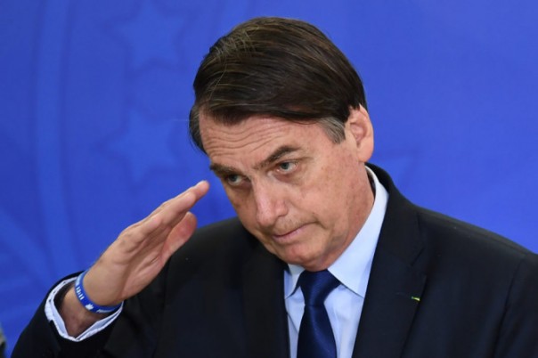 Президент 210-миллионной страны выступил против карантина и истерии "из-за лёгкого гриппа"