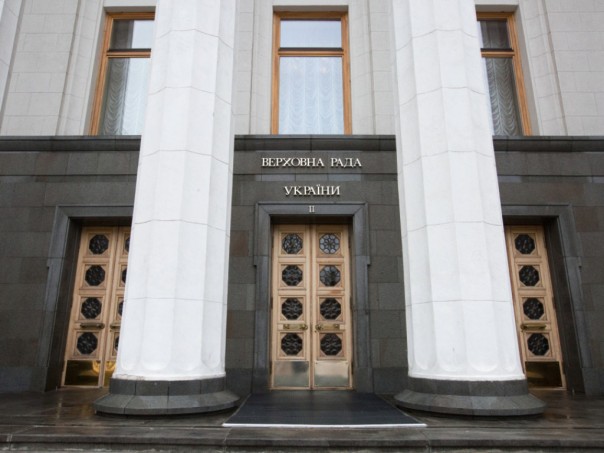 Рада приняла закон, разрешающий продажу сельхозземель на Украине