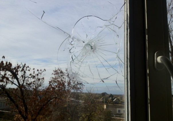 Укрофашисты за сутки 22 раза нарушили режим прекращения огня, повреждены два дома на западе Донецка