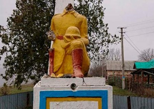 Под шумок карантина на Тернопольщине обезглавили памятник советскому солдату