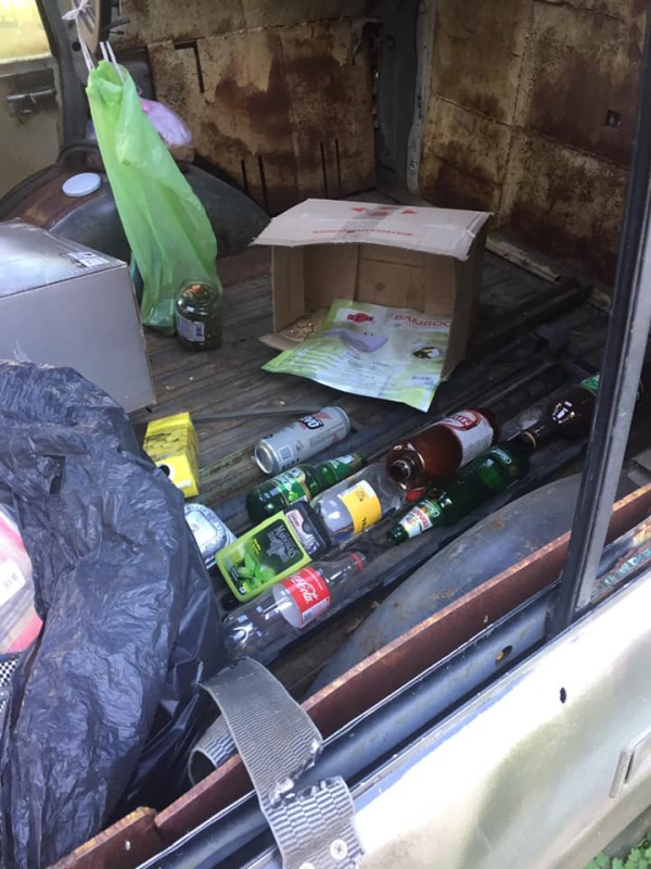 В Днепре горожане превратили музей АТО в «рюмочную» под открытым небом