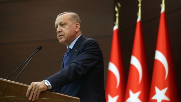 Эрдоган хиреет на глазах: в Сети все чаще обращают внимание на нездоровое поведение турецкого лидера