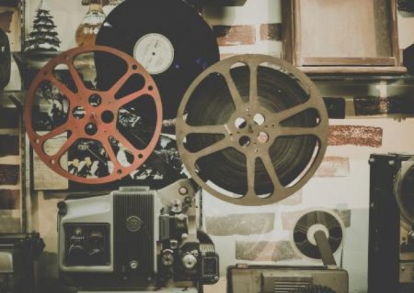 Украинское правительство урезает антивирусные программы и перекладывает деньги на патриотическое кино и памятники майдану