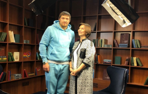 «Декоммунизируйте себя». Боксёр Усик выступил против декоммунизации и предложил её адептам повеситься