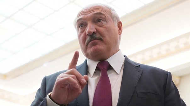 Лукашенко пригрозил "майданутым" армией